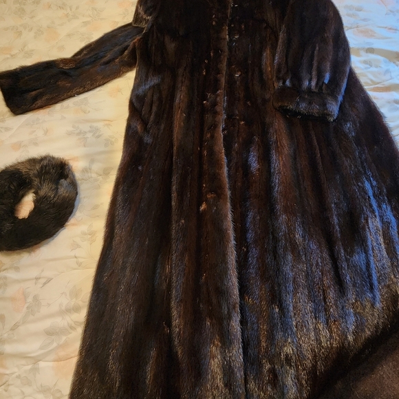 Vintage Full-Length Mink Fur Coat - Picture 8 of 8